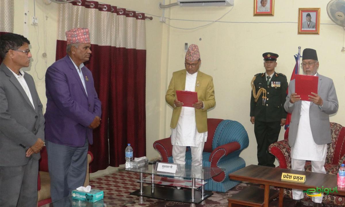 दीर्घ बहादुर सोडारी मुख्यमन्त्री 