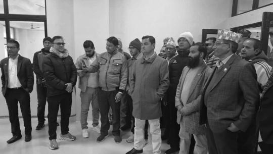  चिकित्सकहरू  