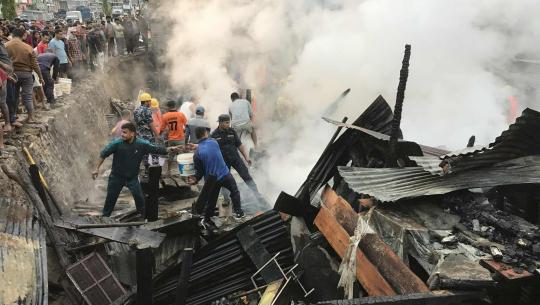 अछामको साँफेबगर हाटबजारमा भीषण आगलागी, १० पसल जलेर नष्ट 