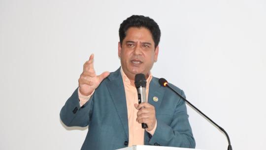 उनले कम्पनी रजिस्टारको कार्यलयका सम्पुर्ण गतिबिधिहरु मन्त्रालयका सचिवको कार्यकक्षबाटै अवलोकन गर्न सकिने ब्यवस्था मिलाउन समेत निर्देशन दिएका हुन् ।