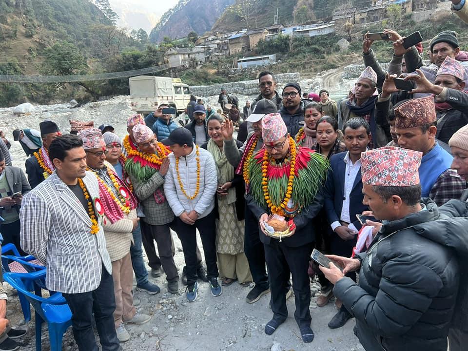 प्रदेश भ्रमणमा मन्त्री देउवा, धमाधम सिलान्यास र उद्घाटन