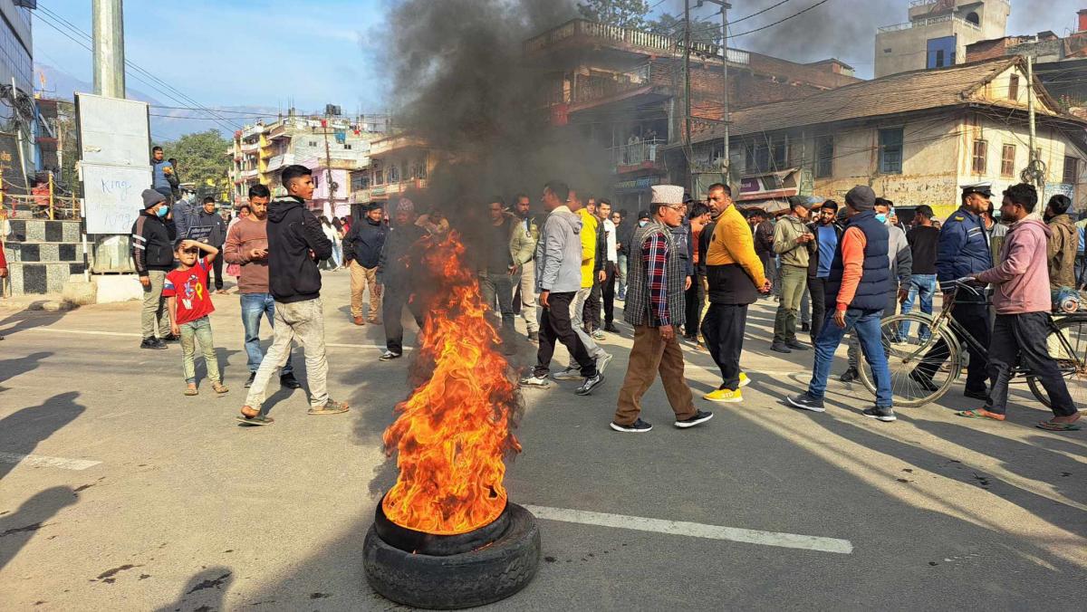 सुर्खेतको वीरेन्द्रनगरमा आन्दोलन