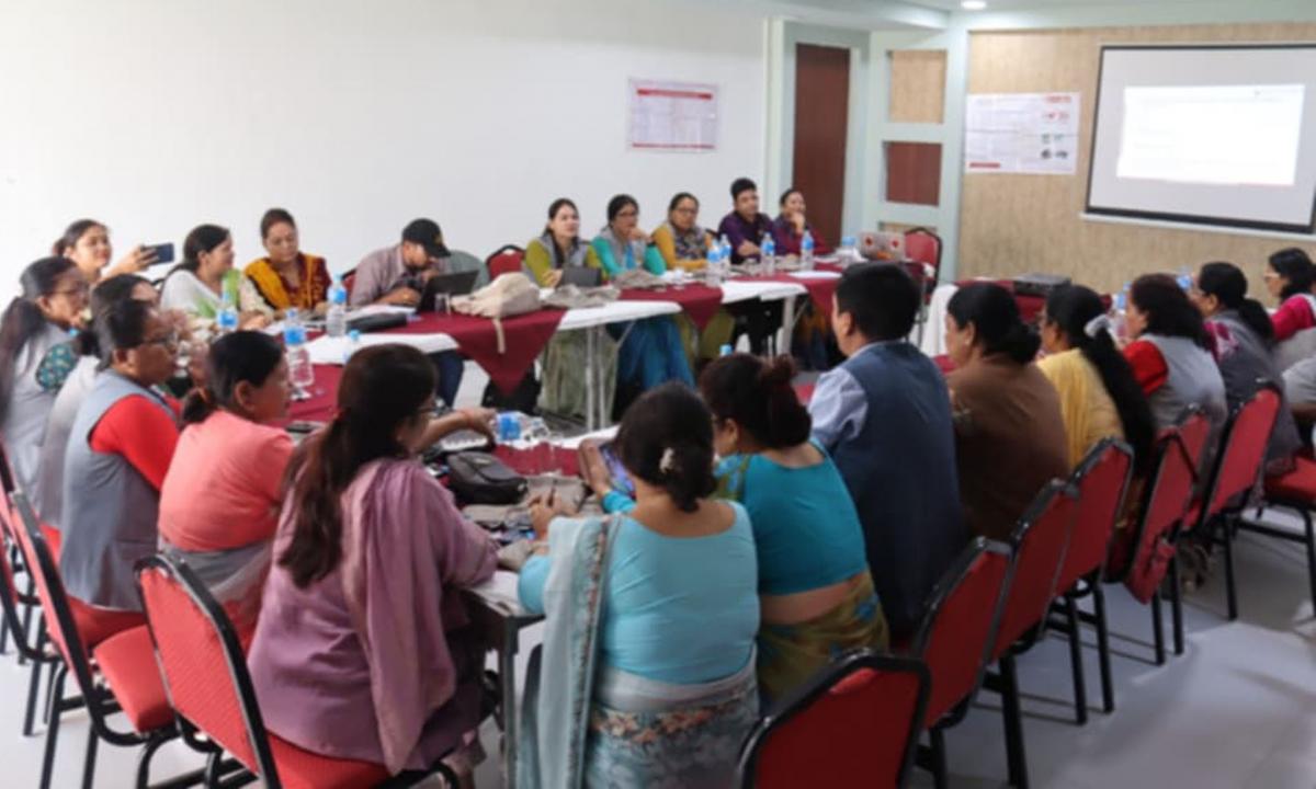 मर्यादित महिनावारी नीतिनिर्माण तथा कार्यान्वयन