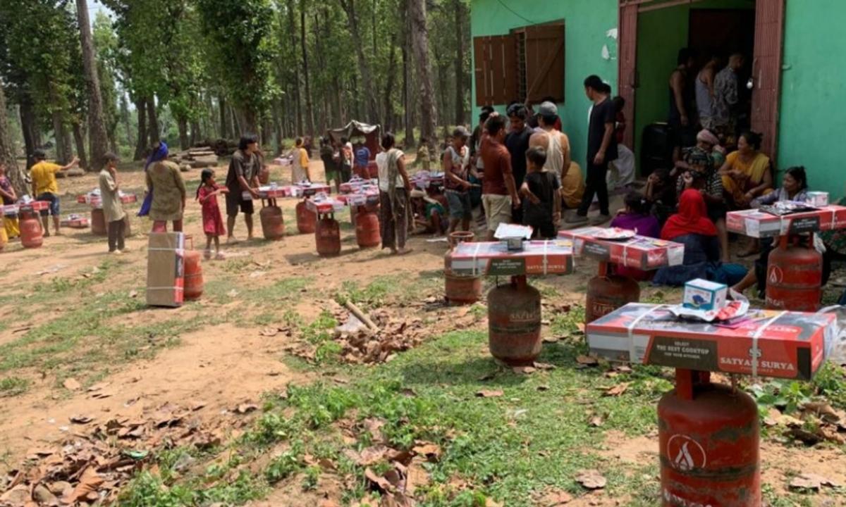  वनका उपभोक्ताहरूलाई ग्याँस र चुलो 