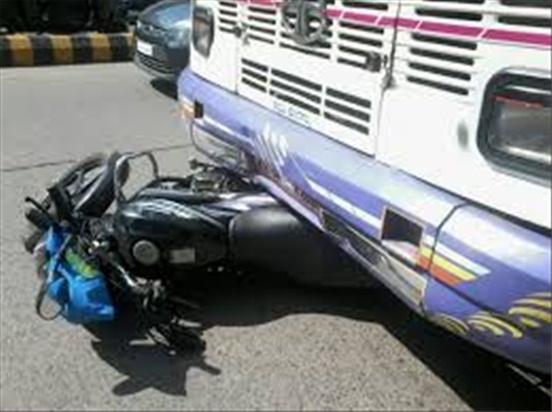 बसको ठक्करबाट 