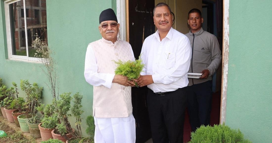 ध्यक्ष पुष्पकमल दाहाल (प्रचण्ड) र नेपाल कम्युनिष्ट पार्टी (नेकपा) का महासचिव नेत्रविक्रम चन्द (विप्लव) 